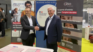 Lire la suite à propos de l’article Une signature qui marque une collaboration forte entre les GEIQ et Pôle Emploi !